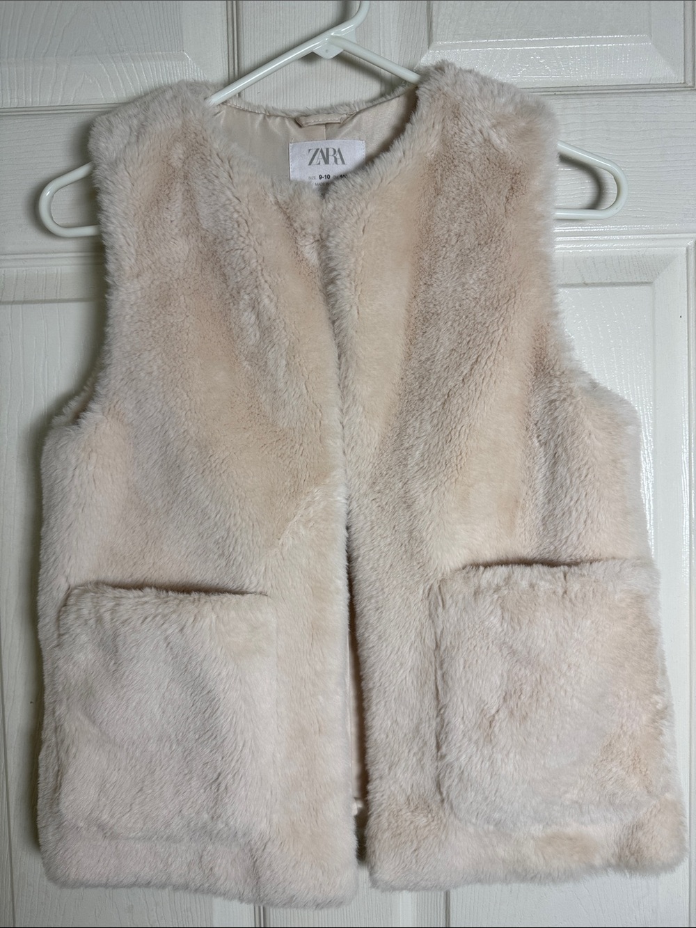 ZARA Cream Faux Fur Vest with Front Pockets Girls 9-10